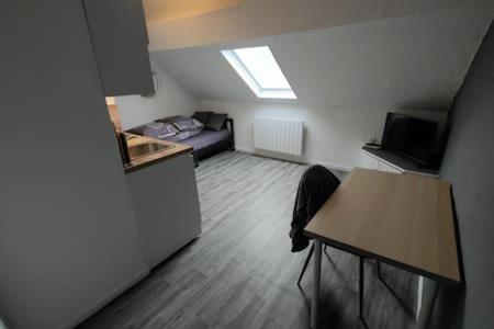 Studio "Sous Les Toits", Proche Hyper Centre Et Commerces ! Valenciennes Buitenkant foto